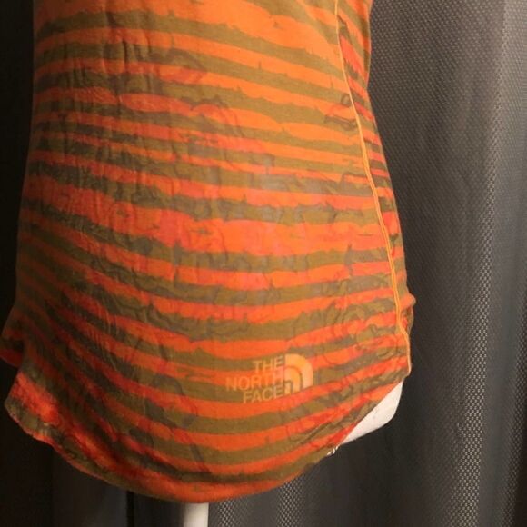 ⭐️3 for $10⭐️ The North Face Orange Floral Striped Tee - Picture 7 of 8